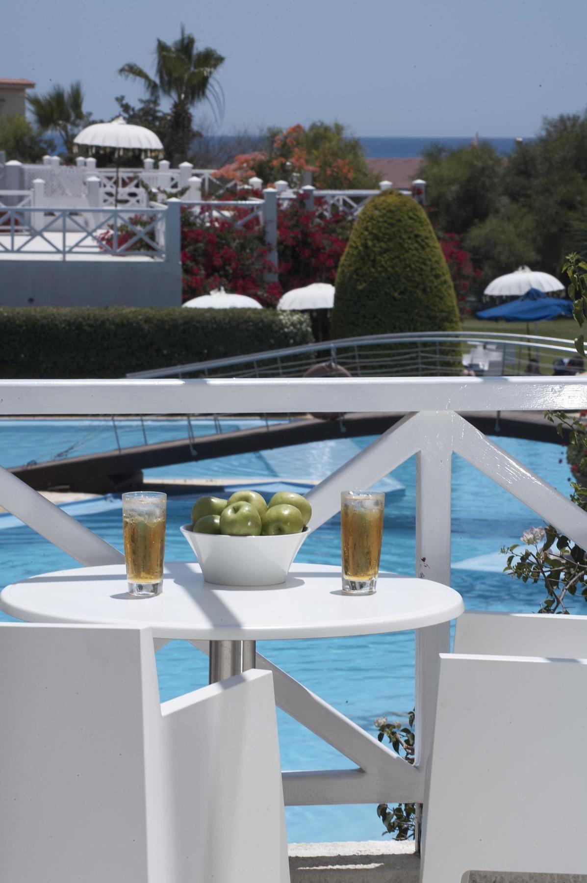 So Nice Beach Resort Aya Napa Dış mekan fotoğraf
